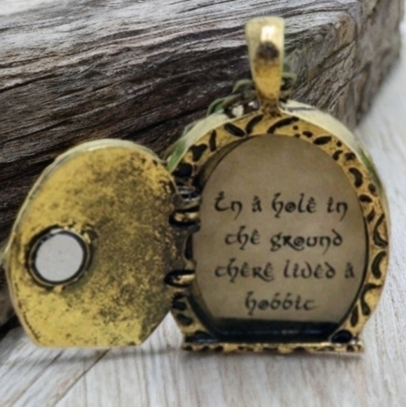 MODCLOTH LIMITED EDITION THE HOBBIT DOOR LOCKET NECKLACE - Picture 2 of 4